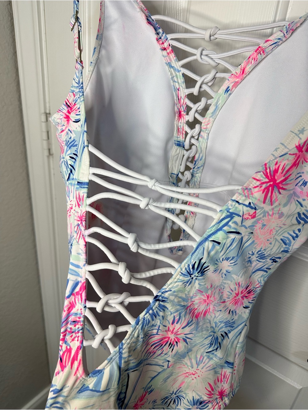 Lilly Pulitzer Isle Lattice Blue Sea to Shining Sea One Piece Swimsuit Sz 10 - Picture 5 of 10
